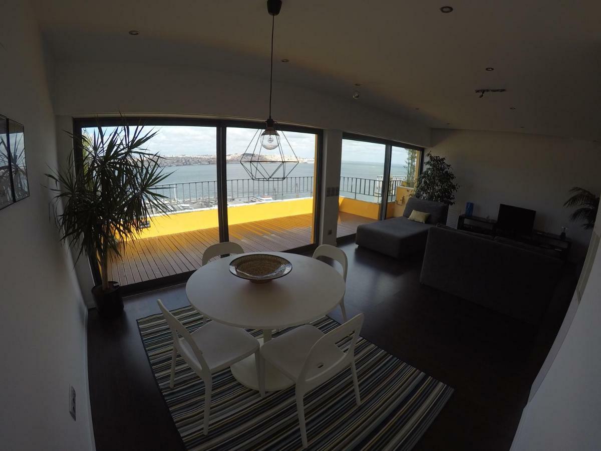 Penthouse Bellevue Apartment Алмада Екстериор снимка
