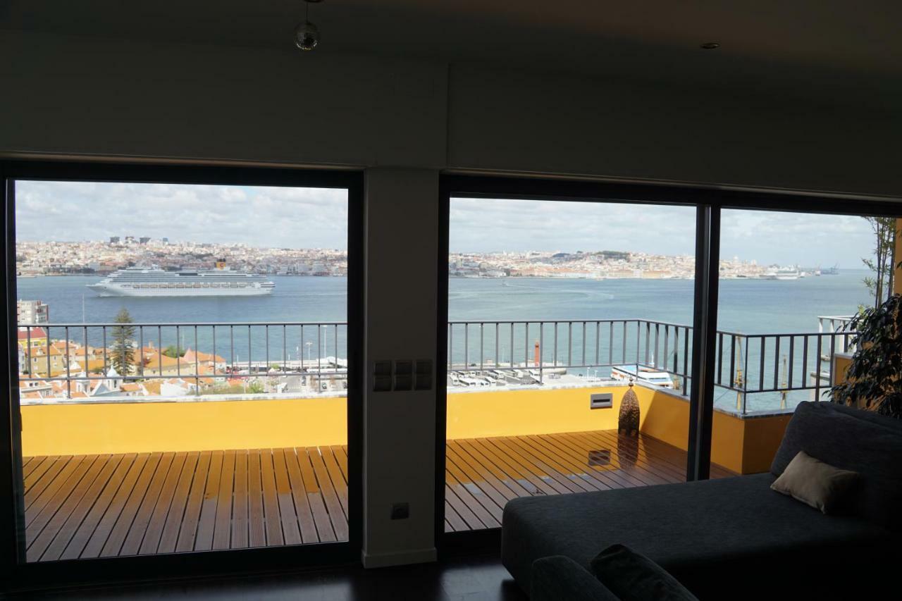 Penthouse Bellevue Apartment Алмада Екстериор снимка