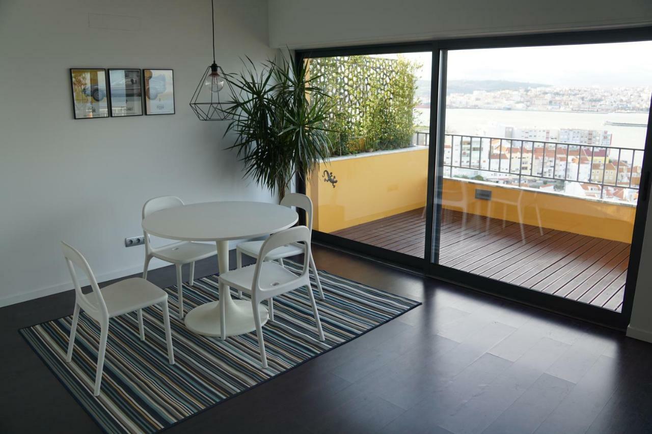 Penthouse Bellevue Apartment Алмада Екстериор снимка