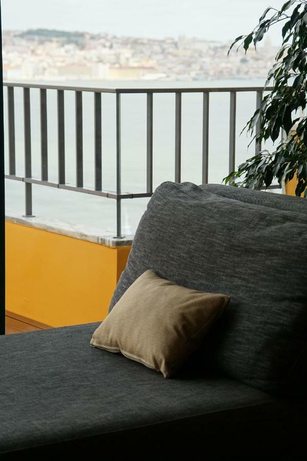 Penthouse Bellevue Apartment Алмада Екстериор снимка